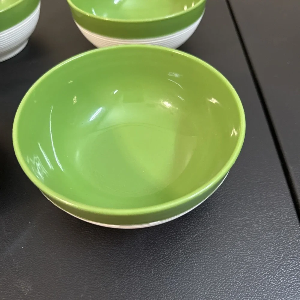 Set Of 4 Vintage Rafia Ware Thermo Temp Bowls. Green And White